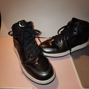 Air Jordan 1 Retro High Boys Size 7Y